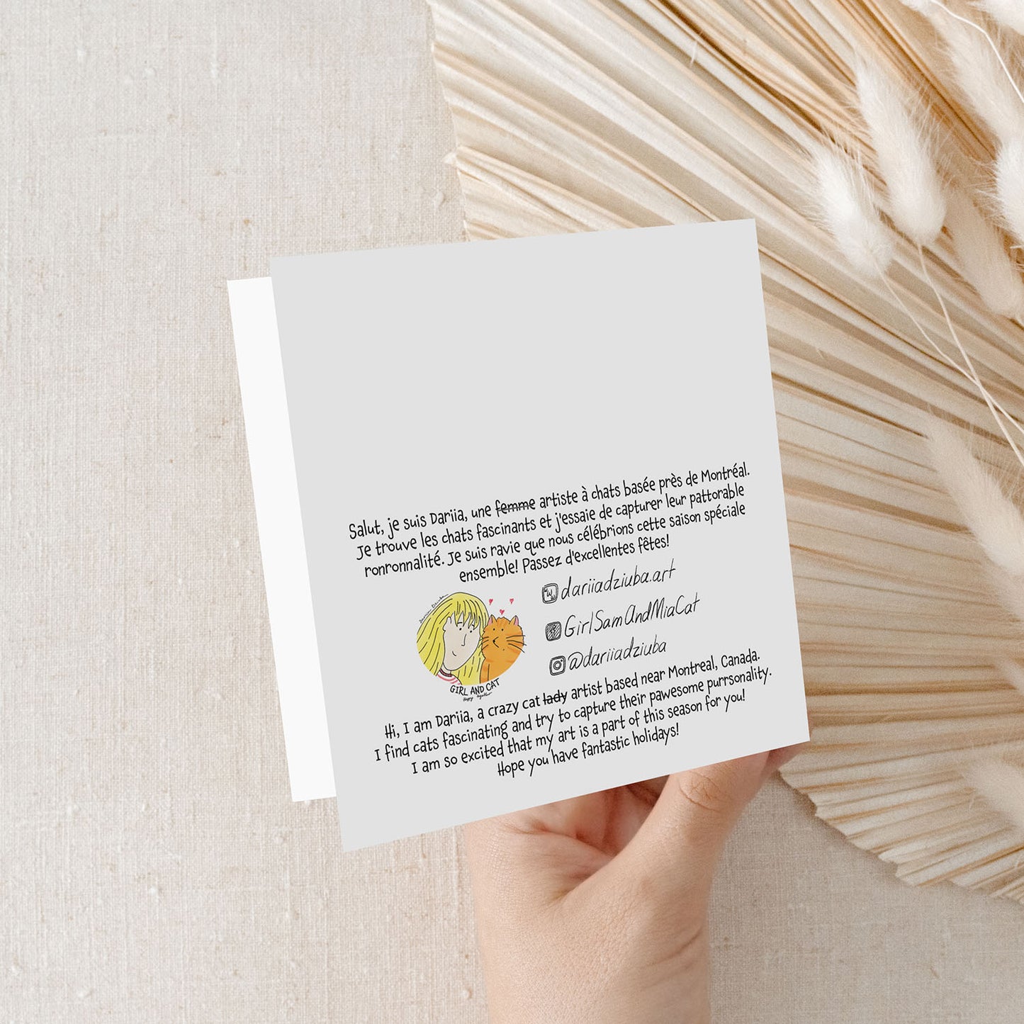 Carte de vœux pour chat de chalet d'hiver douillet (5"x5") avec enveloppe - Chats charmants autour du feu, intérieur vierge pour votre message festif
