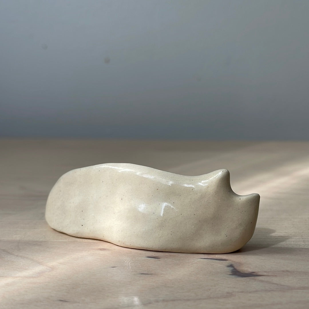 Ceramic: Blue and white kitty lying on the side