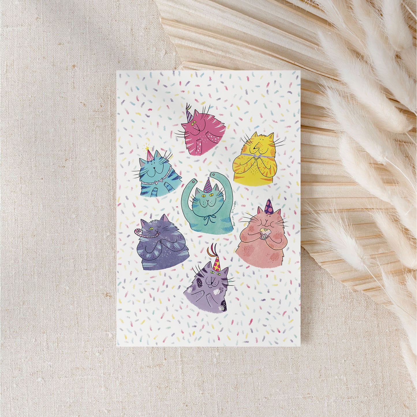 Carte de vœux verticale : Chat patte de chat / Chats avec des chapeaux d'anniversaire et des confettis