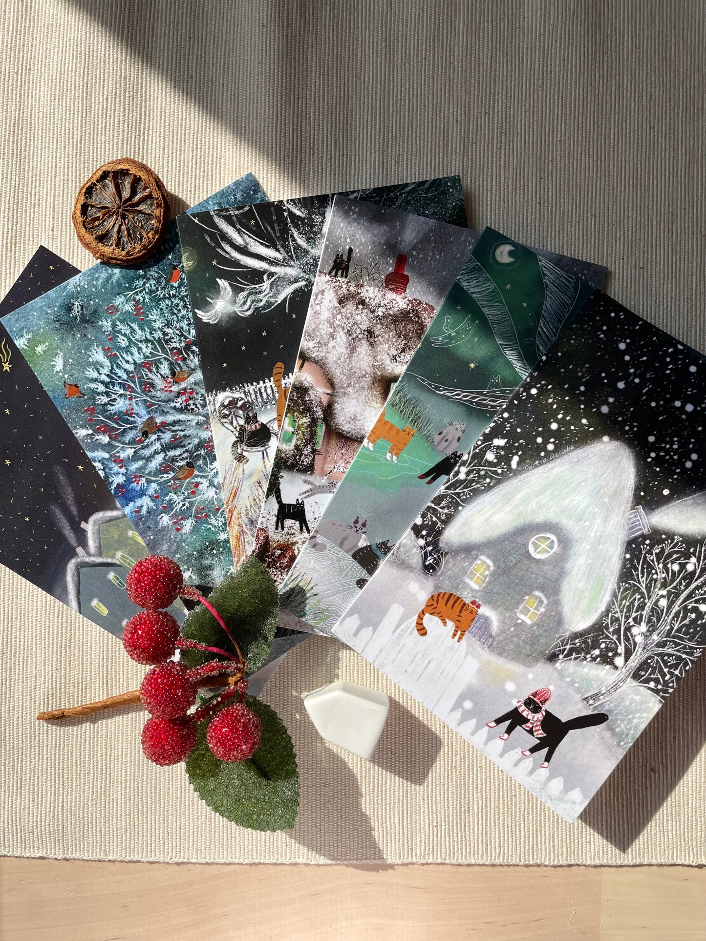 Carte de vœux avec nuit d'hiver étoilée et village douillet | Noël et Nouvel An | Scène de vacances paisible avec des chats espiègles | 4x6 Vide à l'intérieur