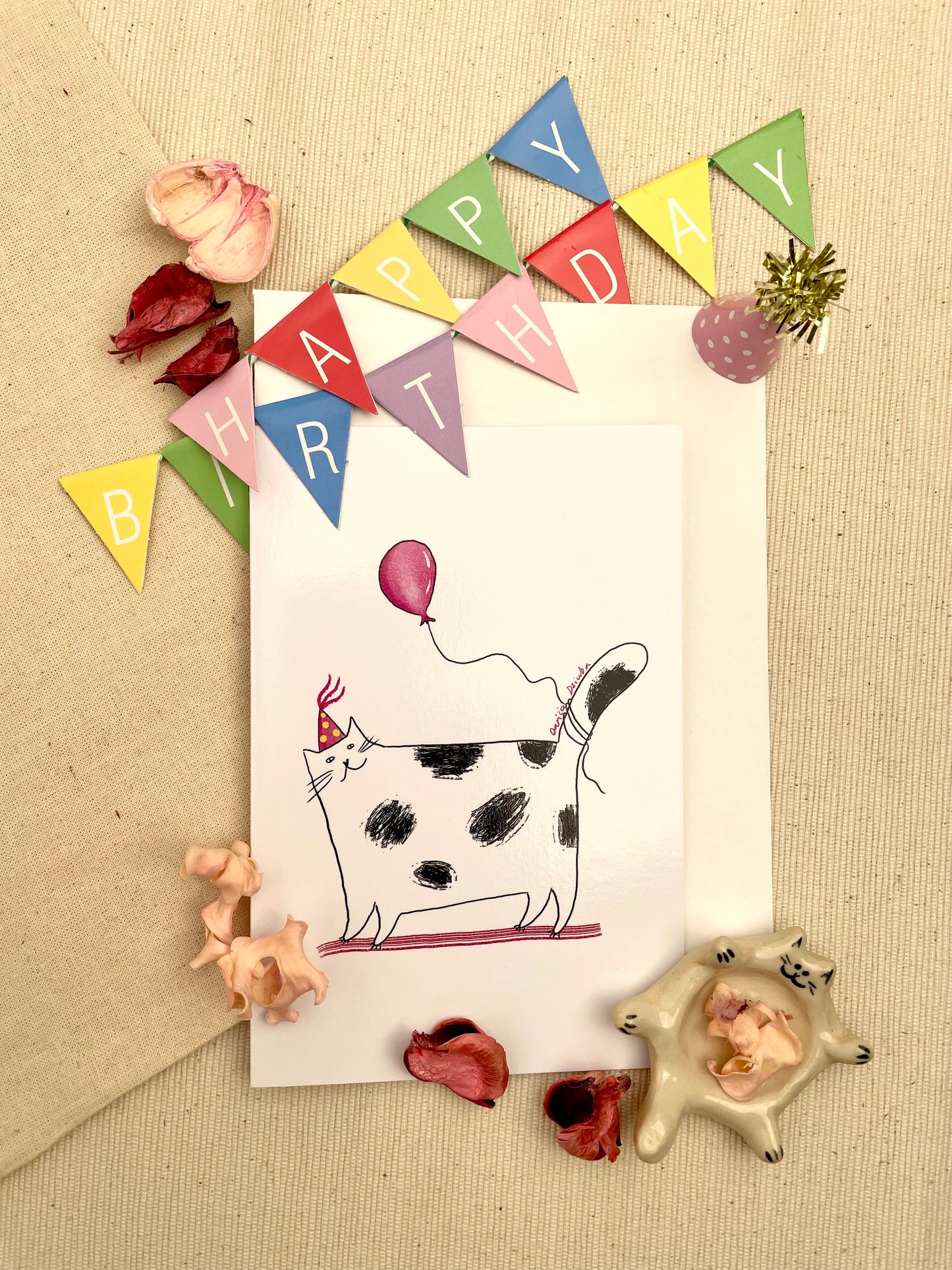 Chat au chapeau d'anniversaire avec ballon rouge : Carte de voeux
