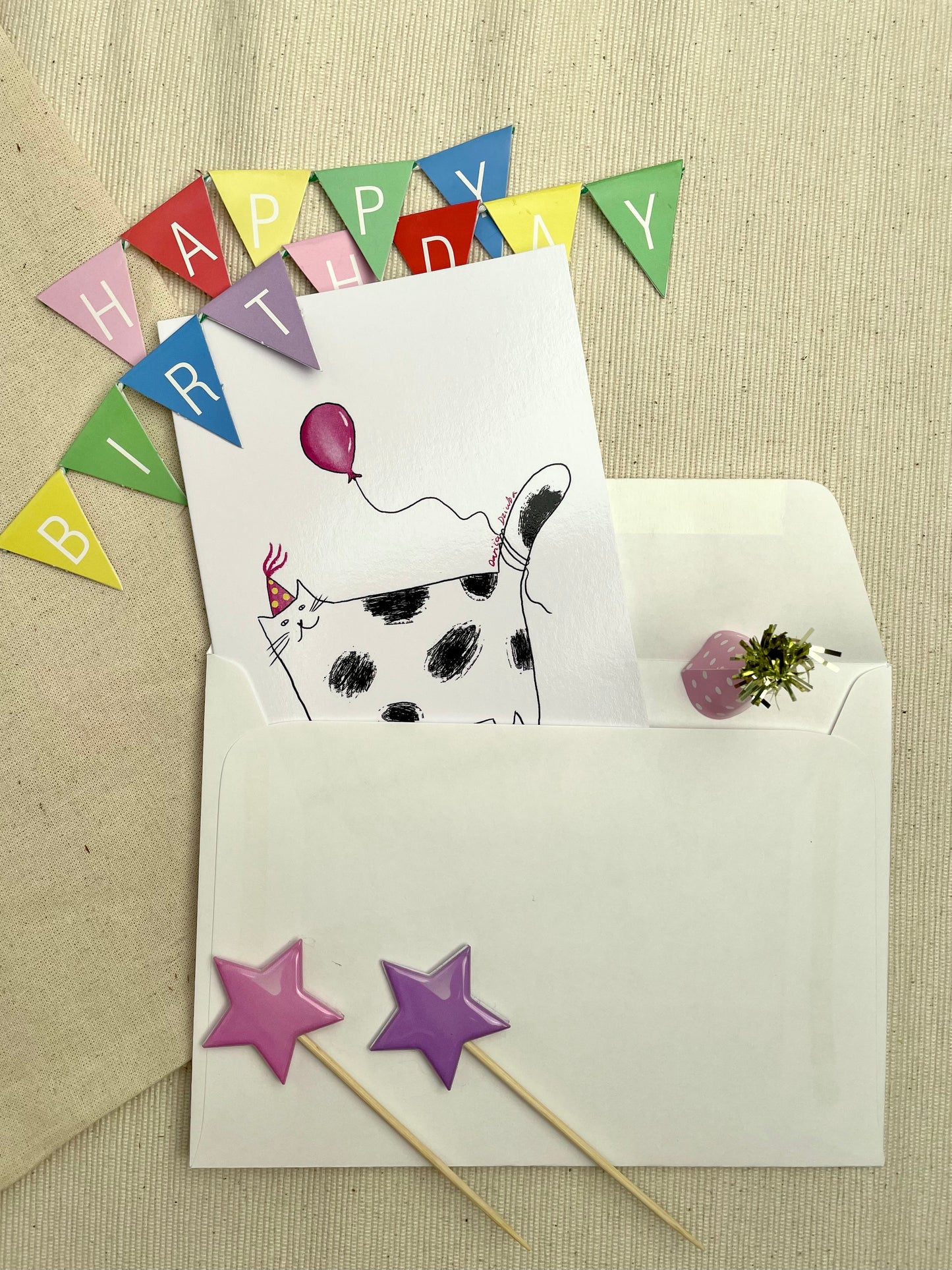 Chat au chapeau d'anniversaire avec ballon rouge : Carte de voeux