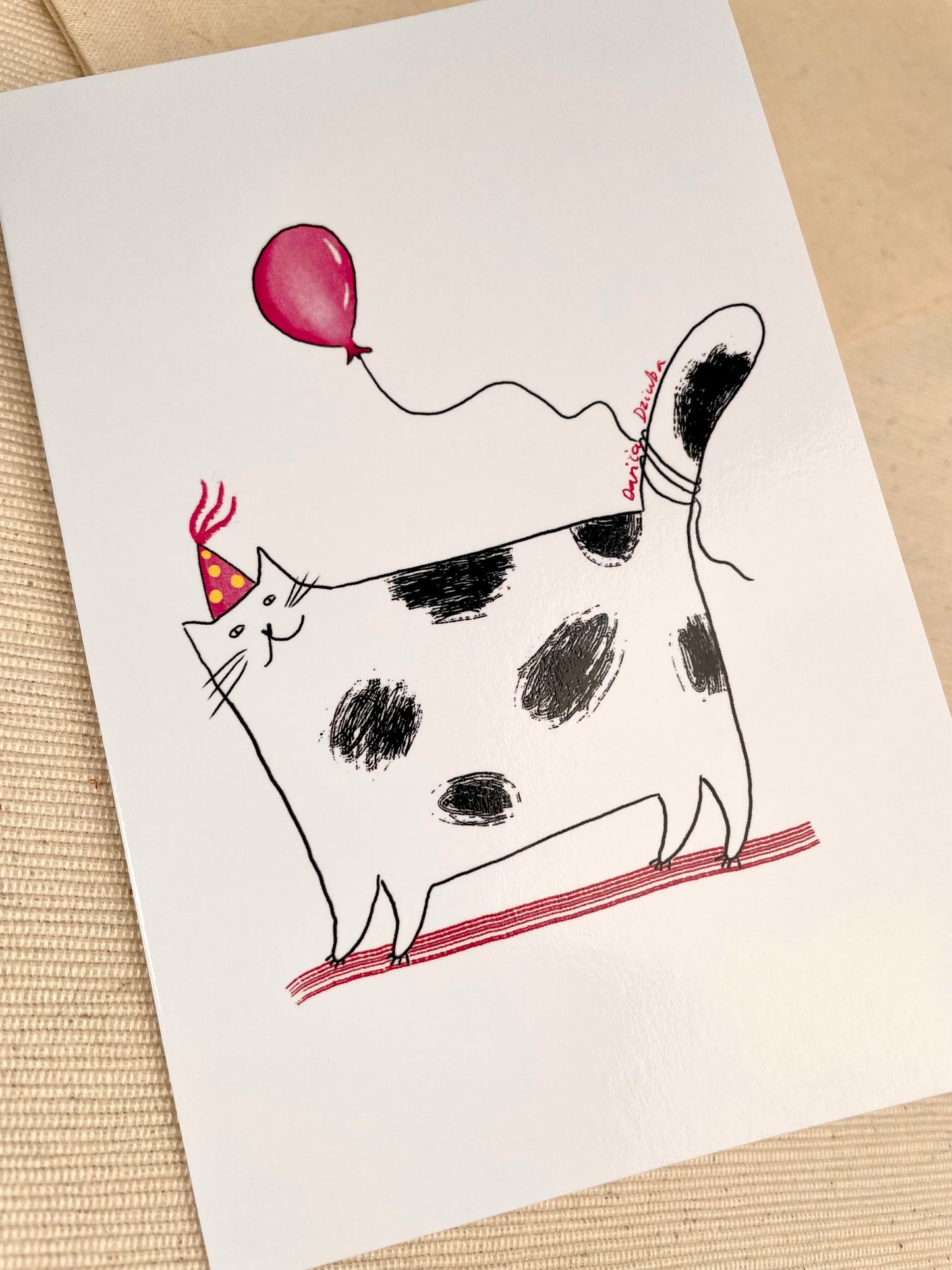 Chat au chapeau d'anniversaire avec ballon rouge : Carte de voeux
