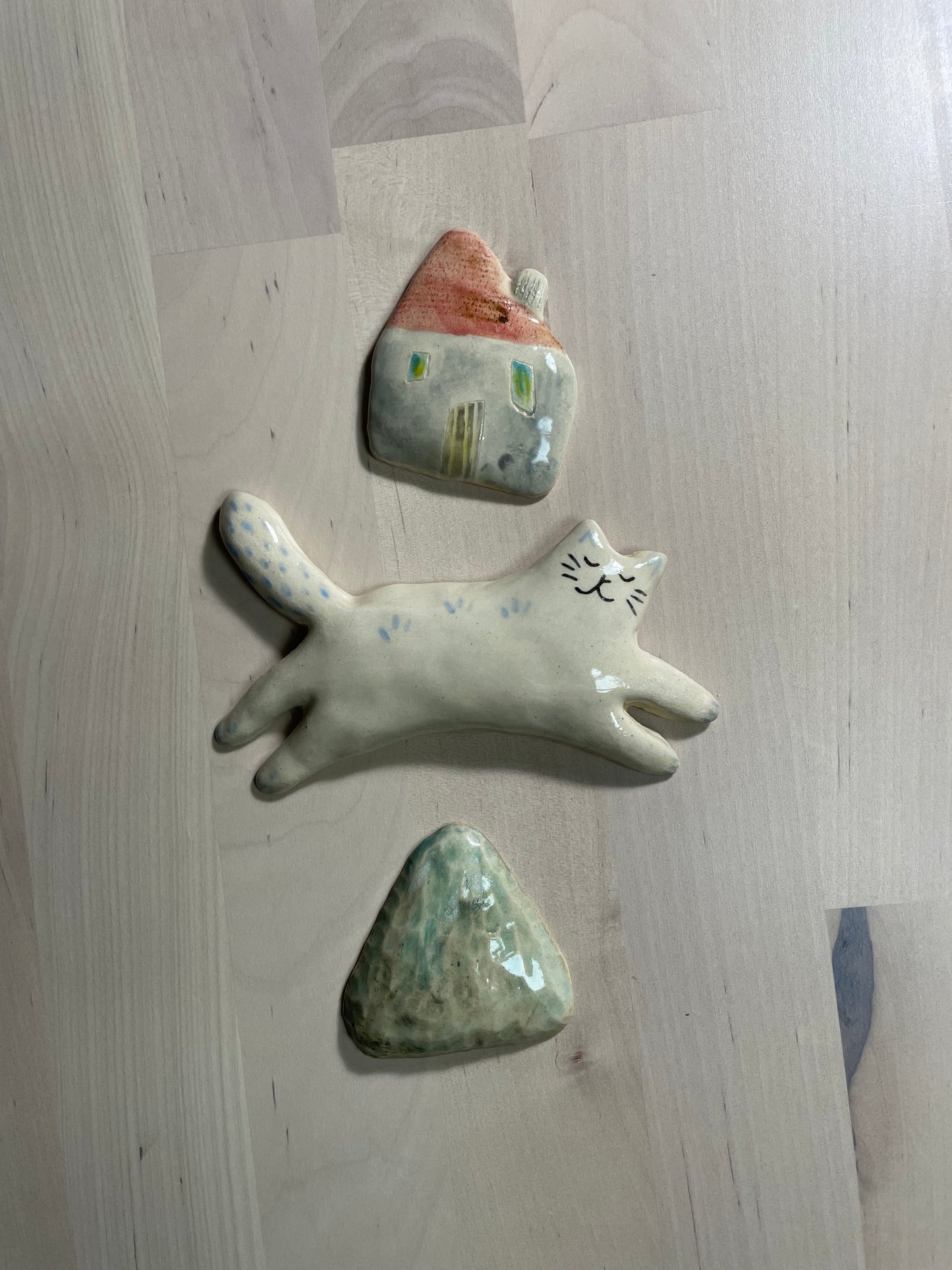 Ensemble mural en céramique pour chat : Chat, maison, montagne