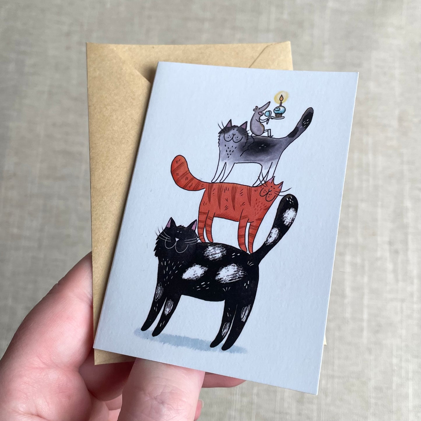 Mini carte : Une tour à chat et une souris