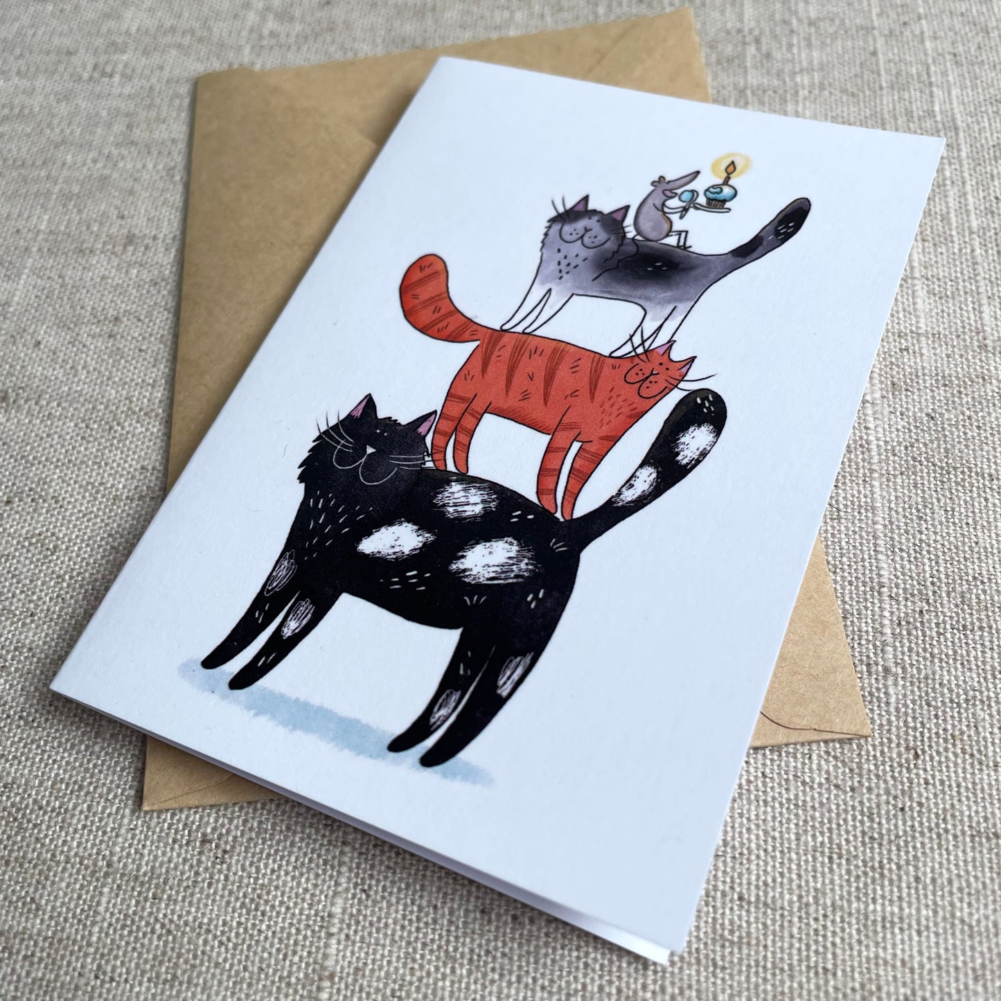 Mini carte : Une tour à chat et une souris