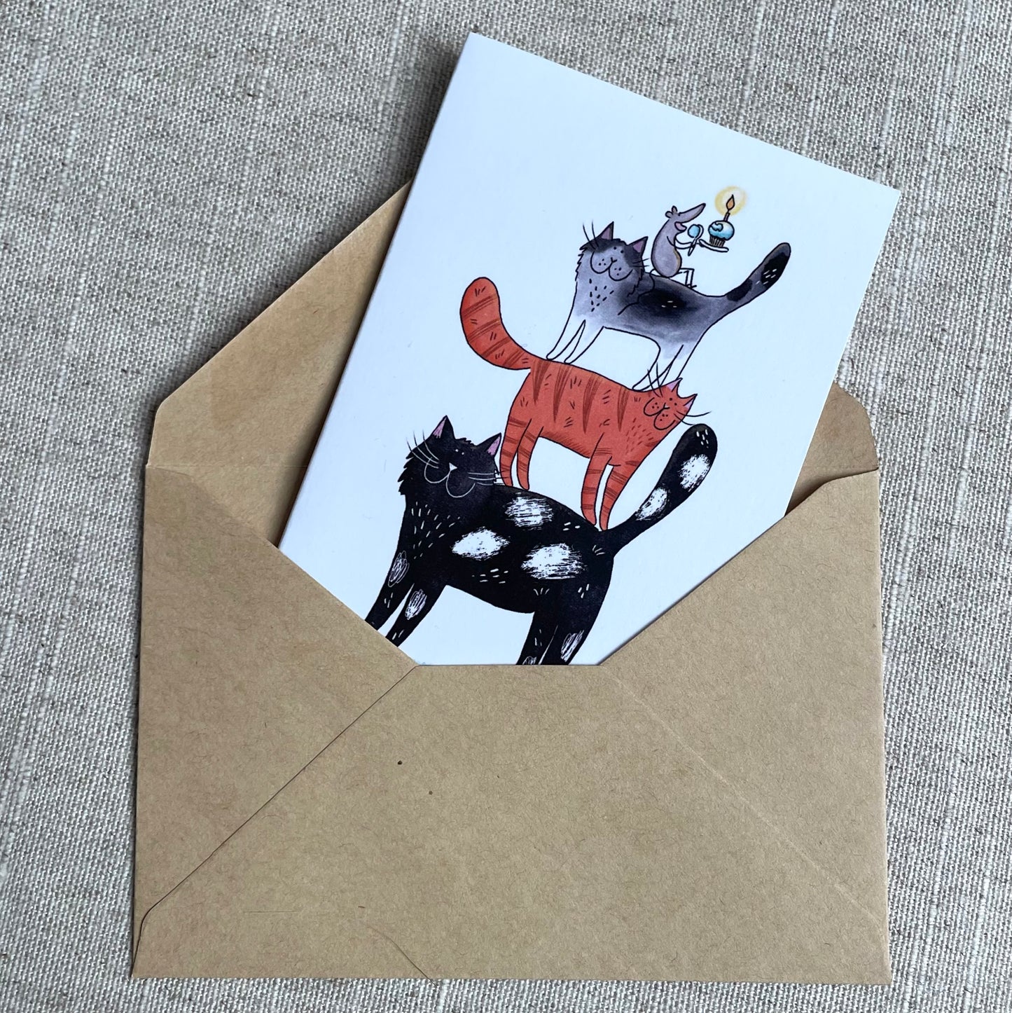 Mini carte : Une tour à chat et une souris