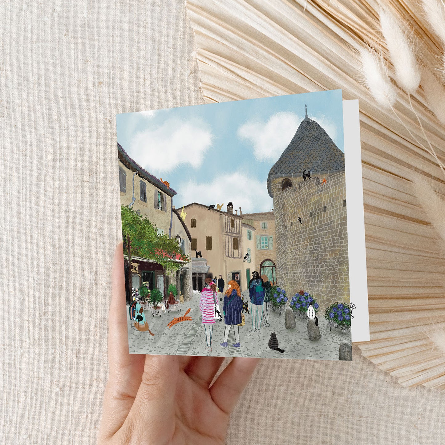 Carte de vœux carrée : Charmante vie de village : une journée dans la cour - Ville pittoresque