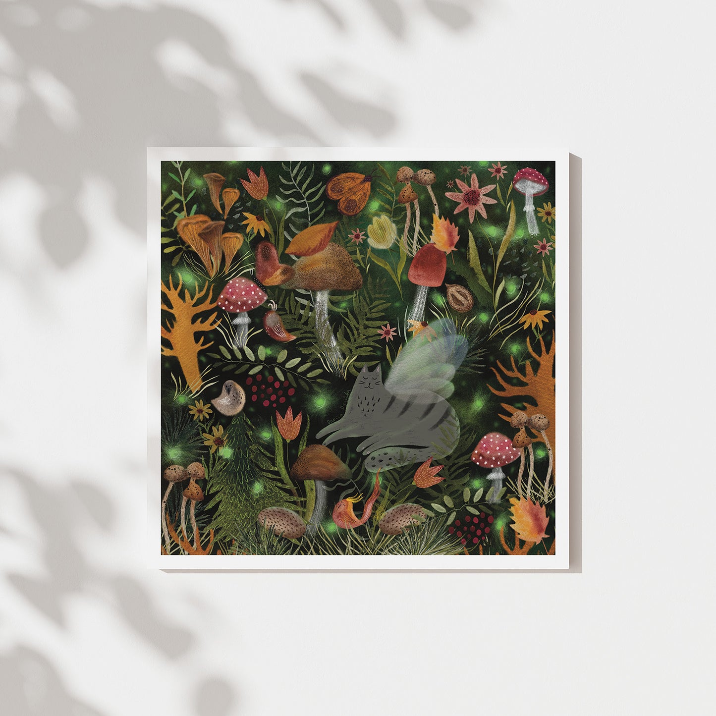 Impression d'art de chat : Chat féerique avec des lucioles dans une illustration de forêt magique