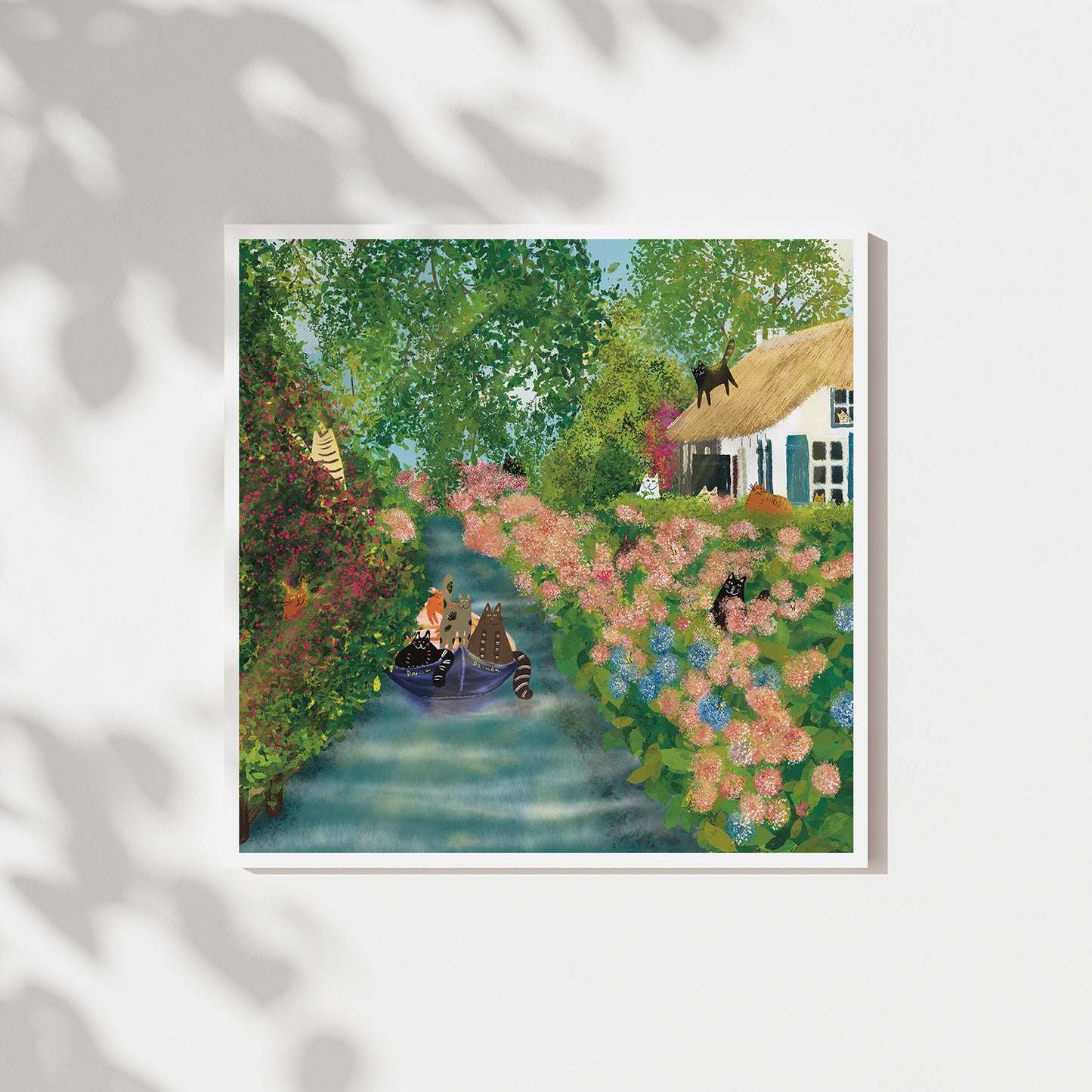 Impression d'art sans cadre de chats sur un canal dans un village chaleureux