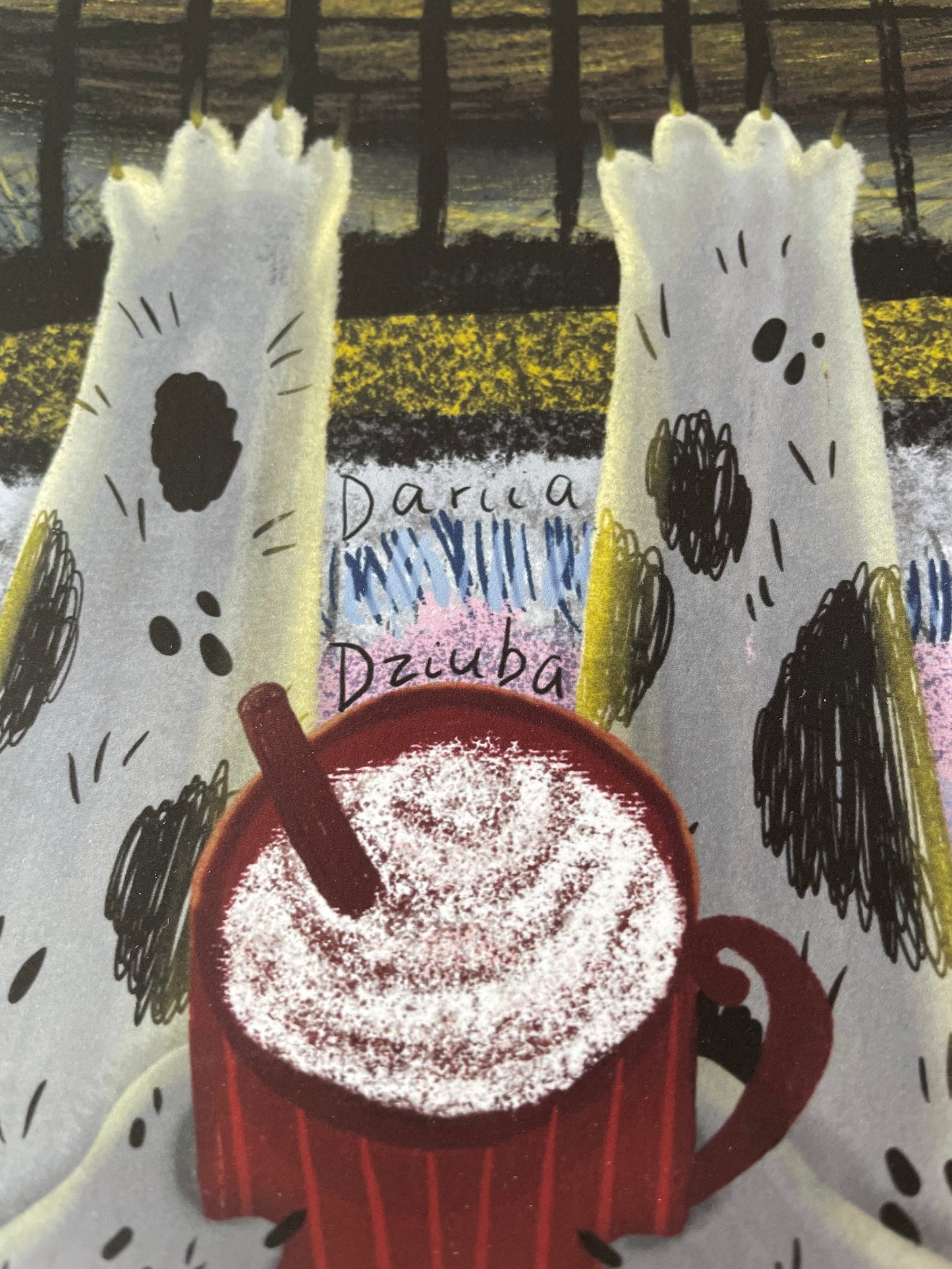 Impression d'art sans cadre d'un chaton au coin du feu avec du chocolat chaud