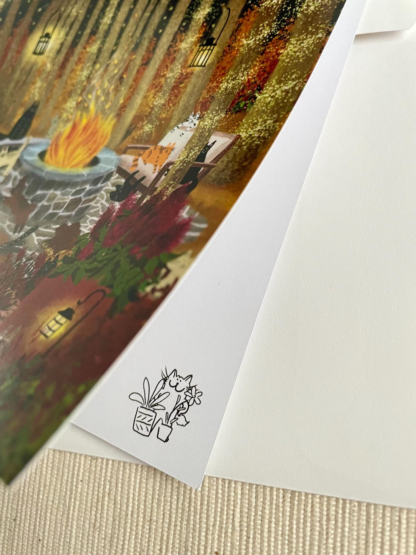 Carte de vœux carrée : Soirées d'automne enchantées : un chat douillet se réunissant autour d'un feu de camp