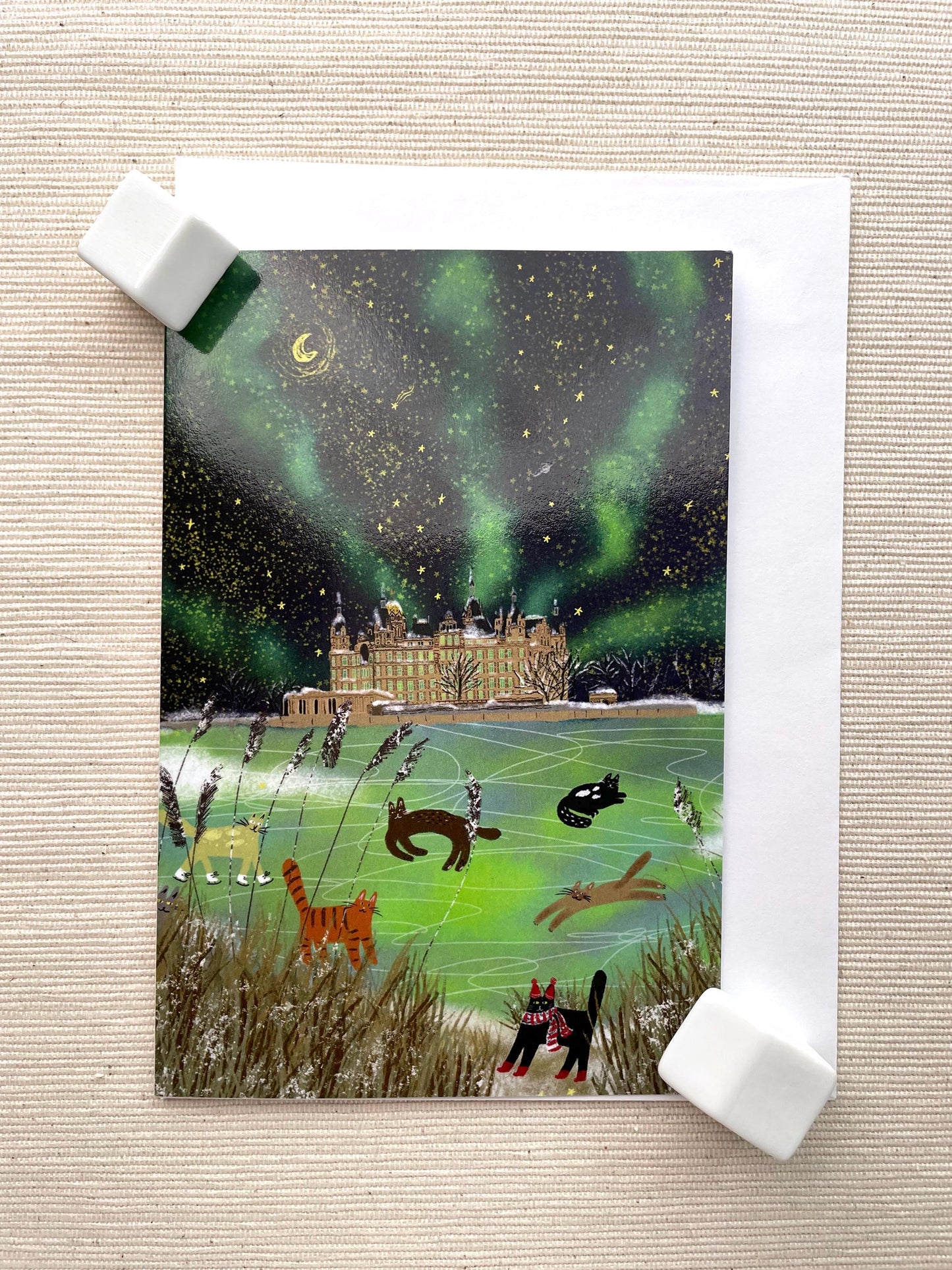 Carte de vœux avec chats patineurs sur glace Northern Lights (4"x6") avec enveloppe - Scène d'hiver fantaisiste, intérieur vierge pour messages personnalisés