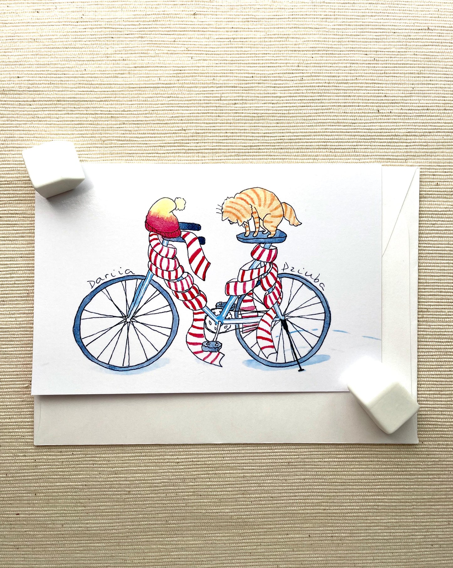 Carte de vœux horizontale : Chat douillet et cycliste festif