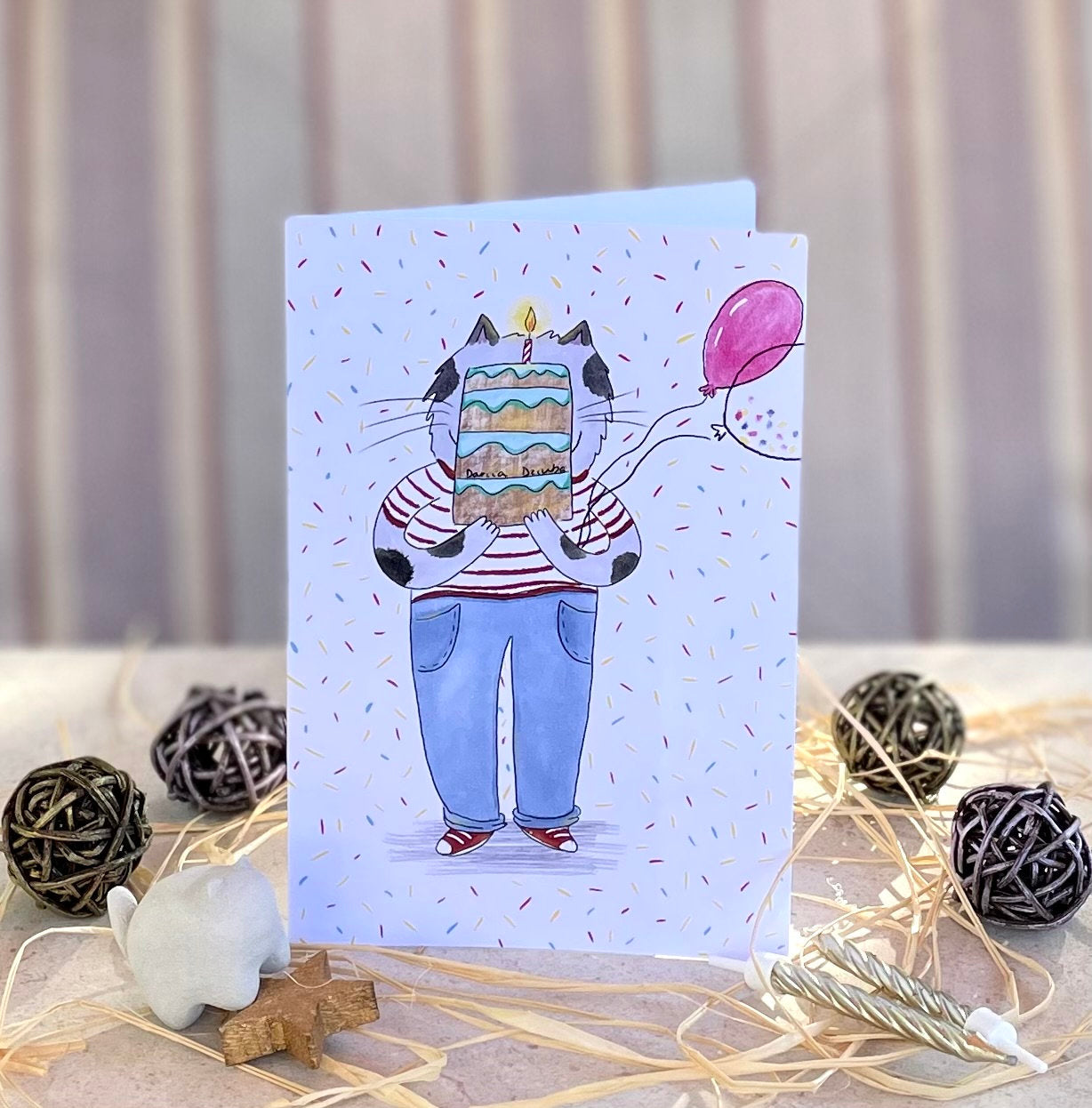 Carte de vœux verticale : Chat avec gâteau et ballons
