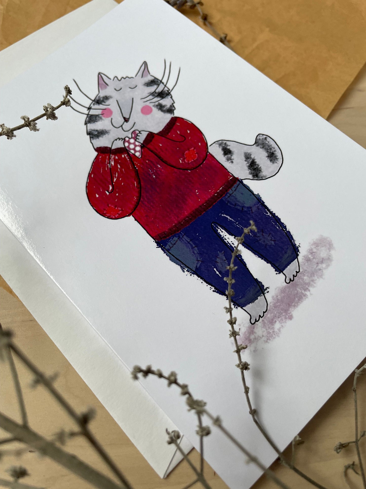 Carte de vœux verticale : Chat tenant un cœur