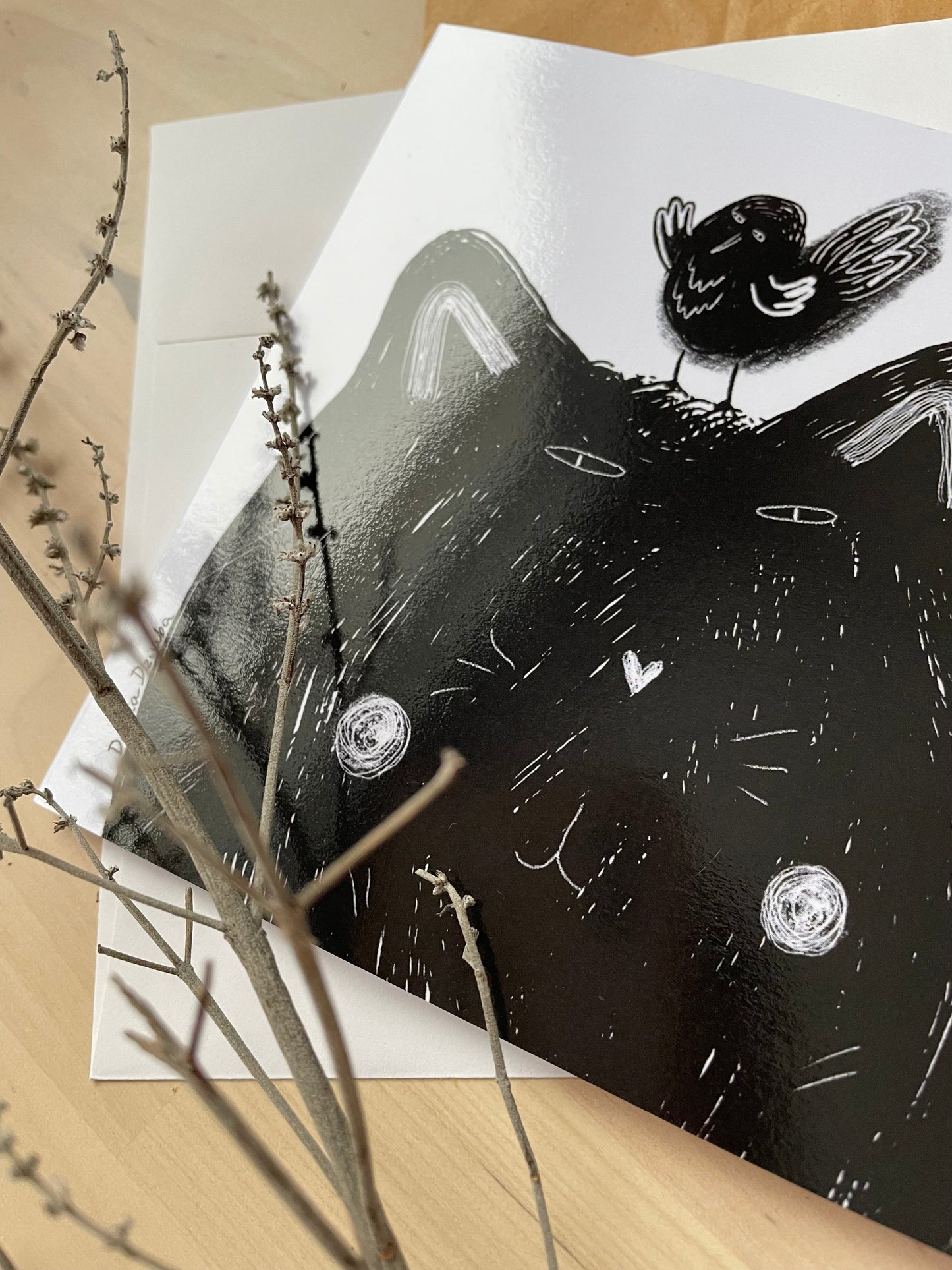 Carte carrée un chat noir avec oiseau noir: Carte de vœux