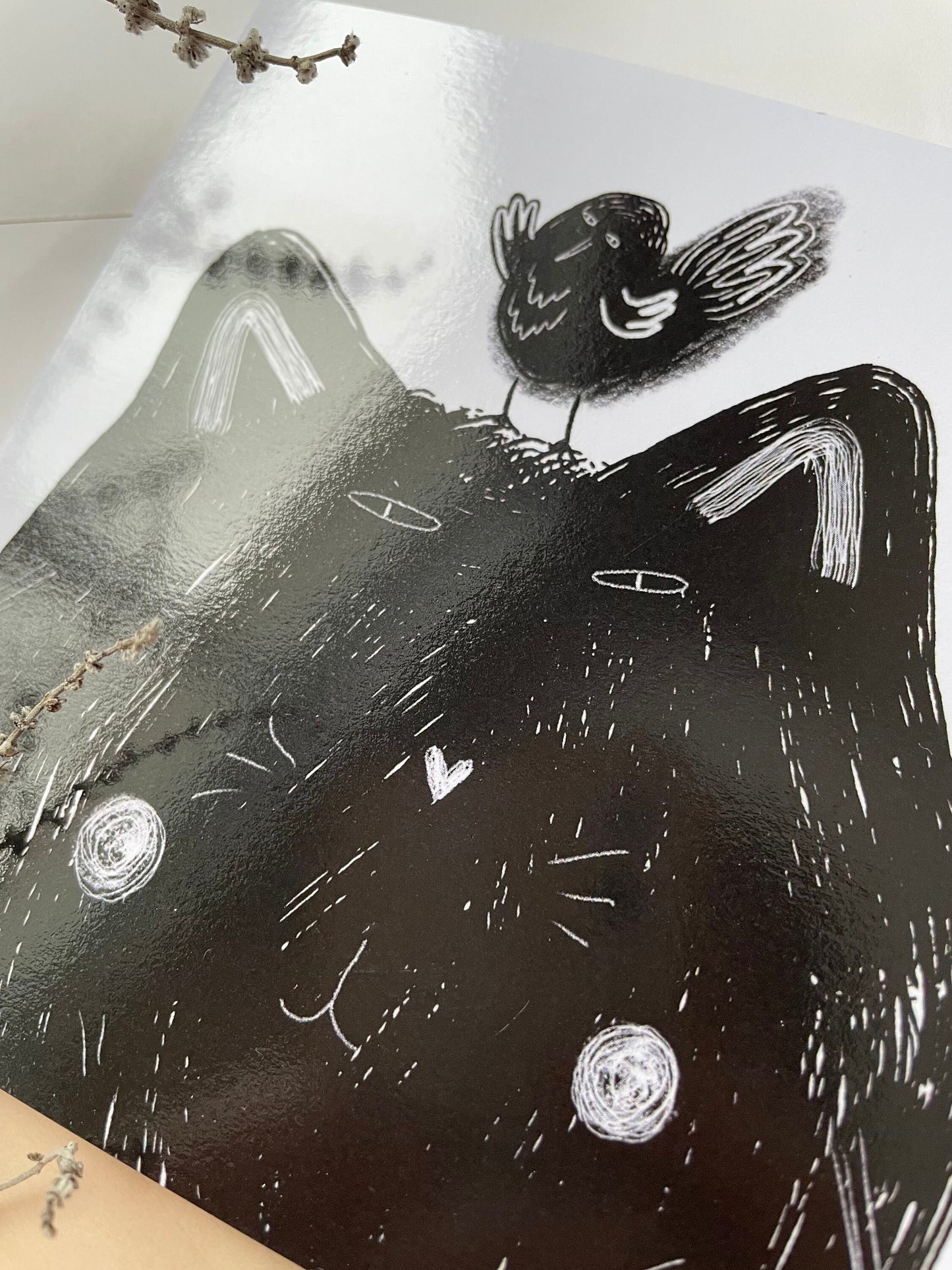 Carte carrée un chat noir avec oiseau noir: Carte de vœux