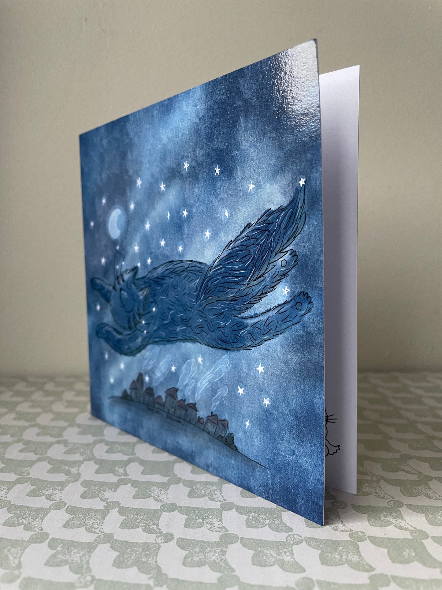 Chat survolant une ville: Carte de vœux pliante