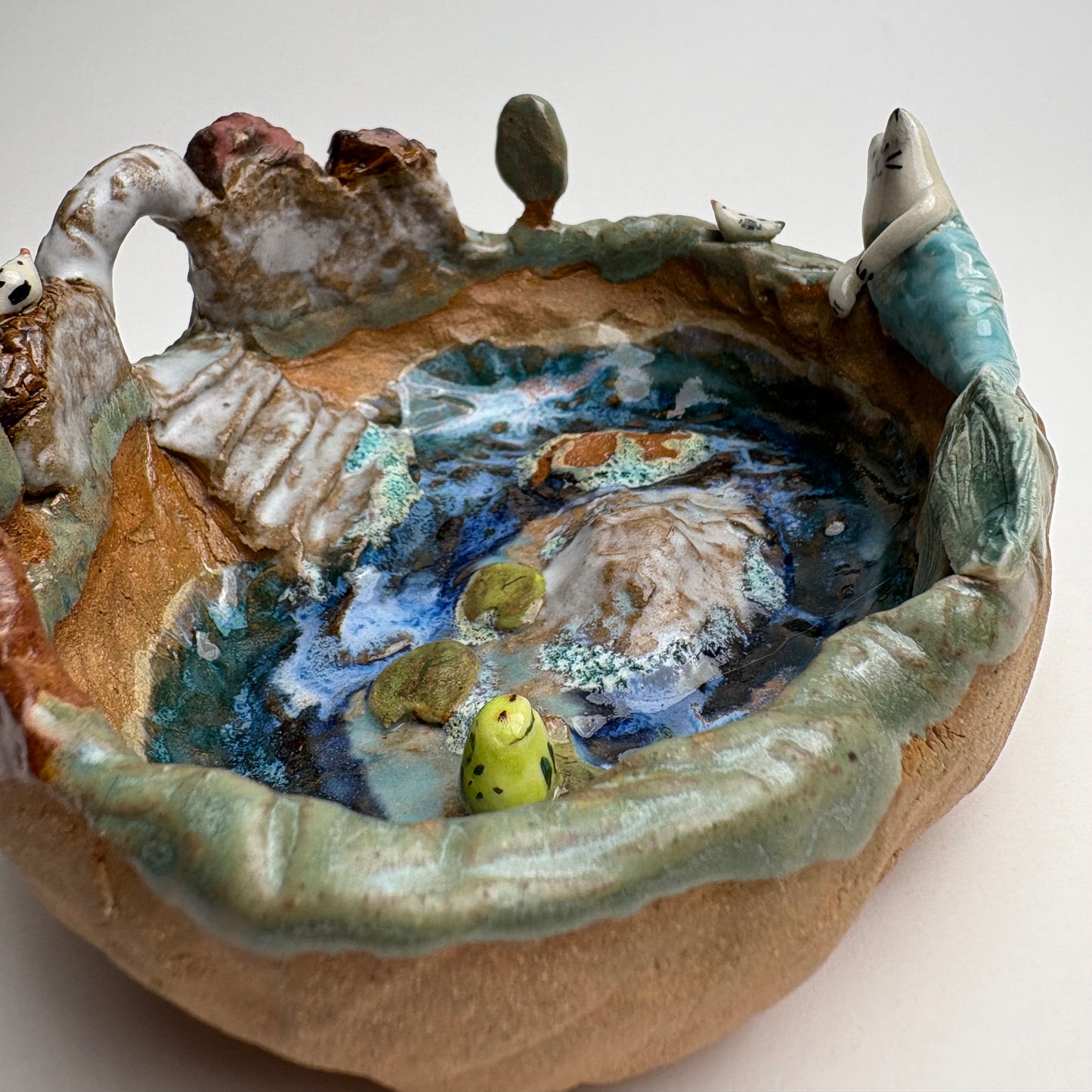 Bol en céramique fait main représentant un chat sirène féerique