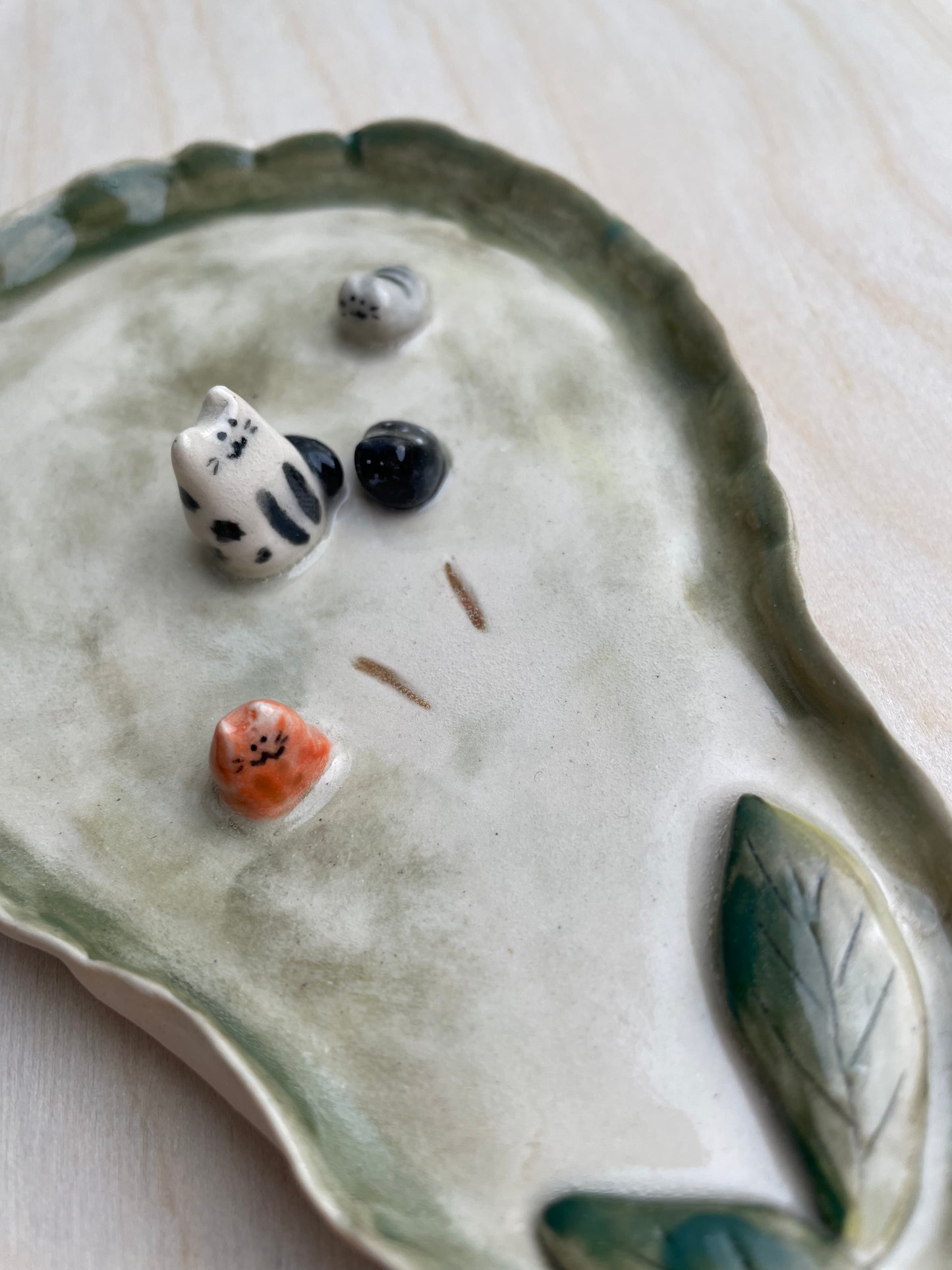 Ceramic trinket/ ring dish: Whimsical cat family in a pear dish