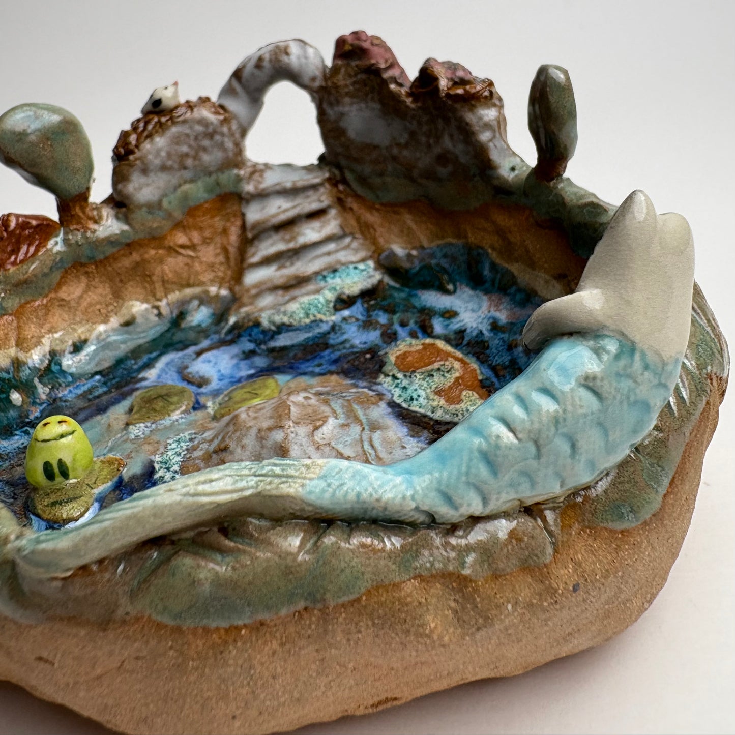 Bol en céramique fait main représentant un chat sirène féerique