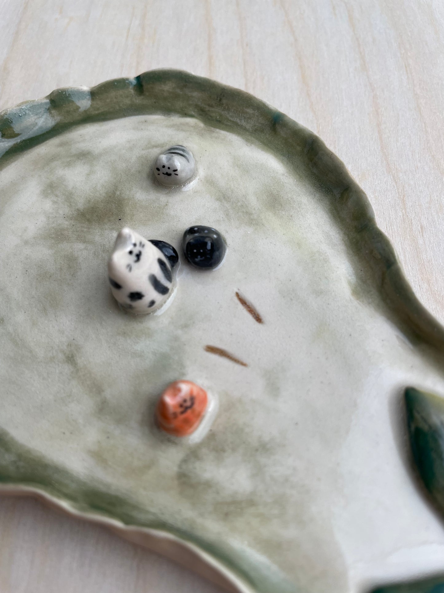 Ceramic trinket/ ring dish: Whimsical cat family in a pear dish