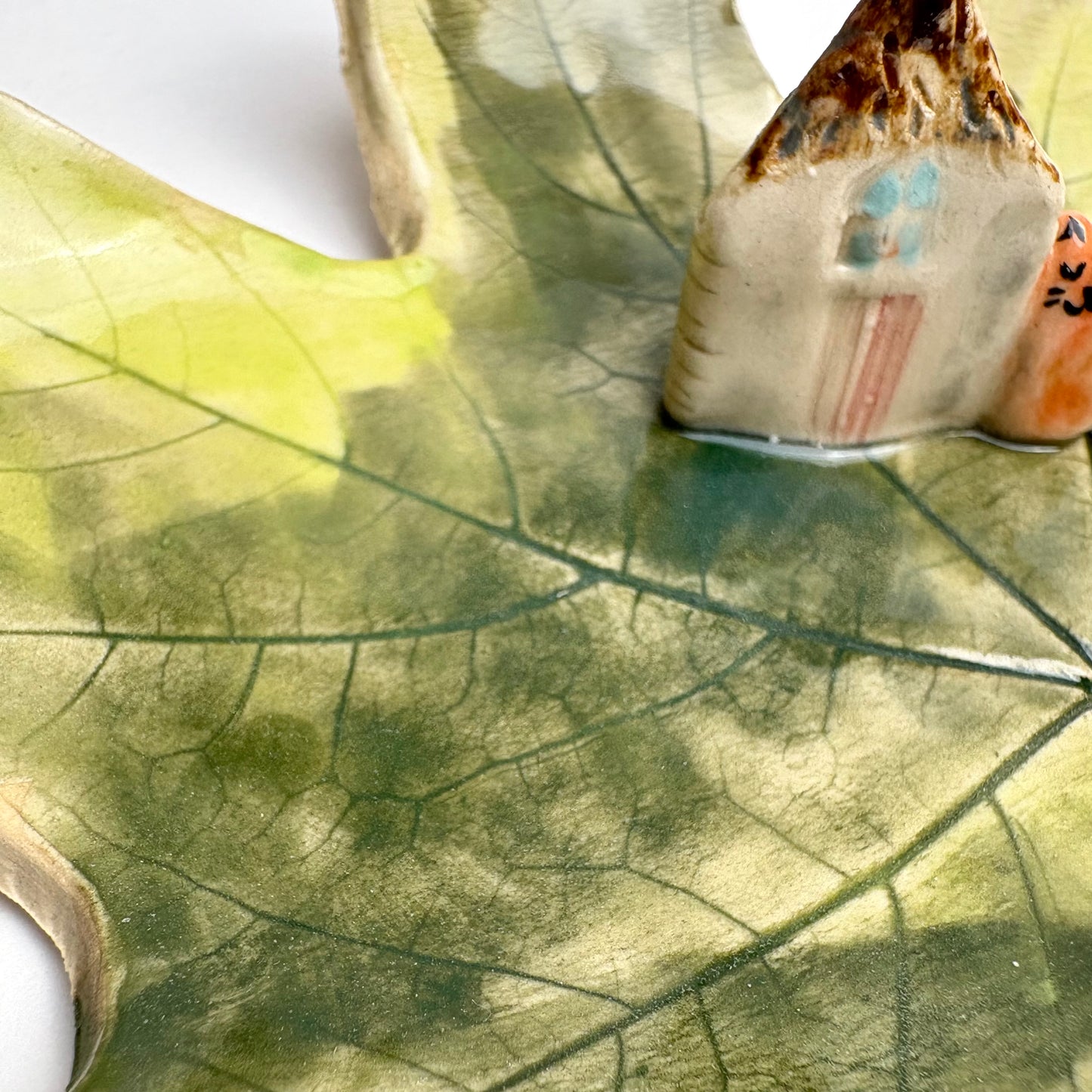 Handmade Ceramic Maple Leaf Dish with Mini House & Cat — Nature-Inspired Trinket Plate