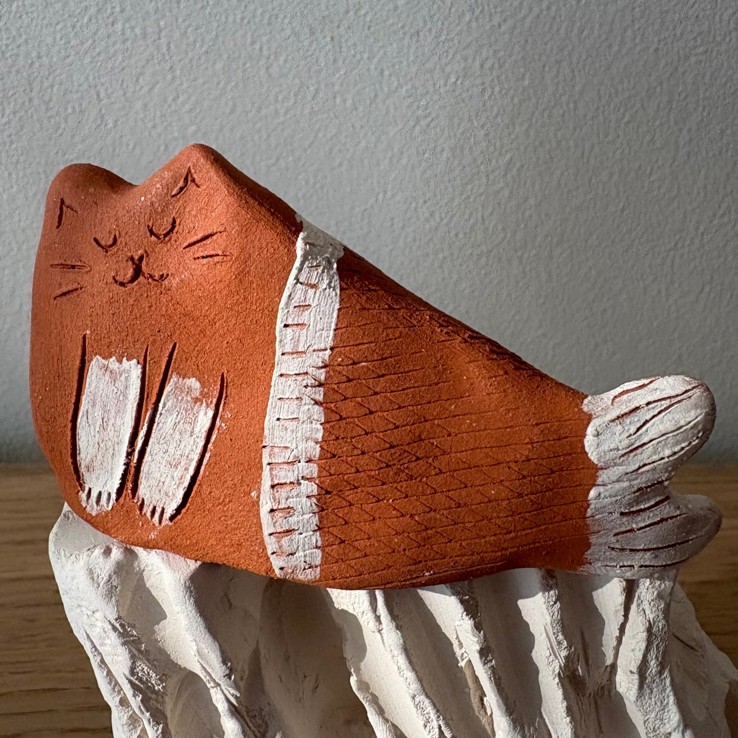 Terracotta Cat Sugar Saver and Essential Oil Diffuser – Handcrafted Standing Figurine