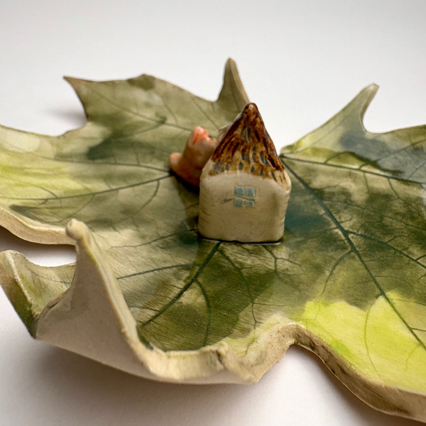 Handmade Ceramic Maple Leaf Dish with Mini House & Cat — Nature-Inspired Trinket Plate