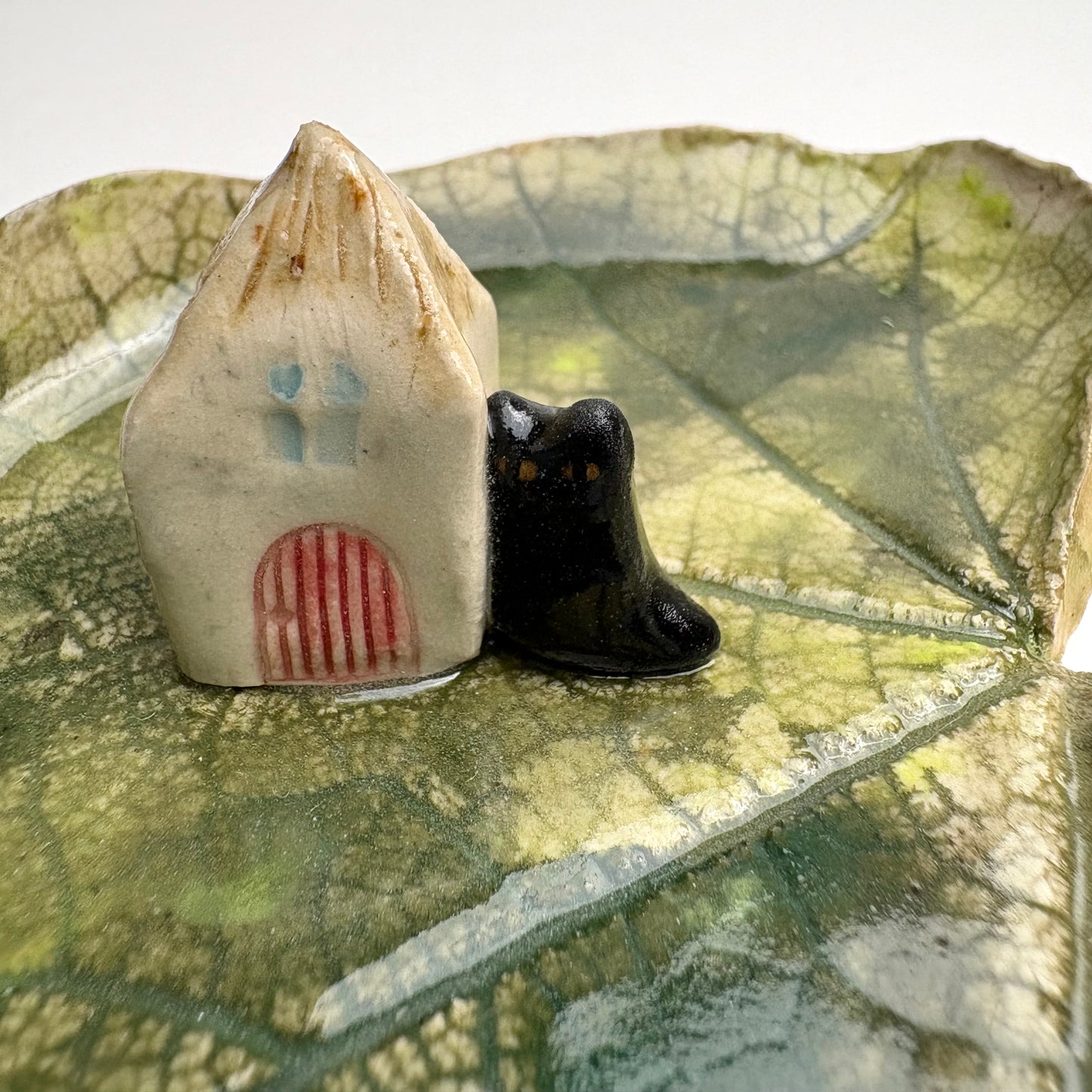 Handmade Ceramic Malva Leaf Dish with Mini House & Cat — Nature-Inspired Trinket Plate