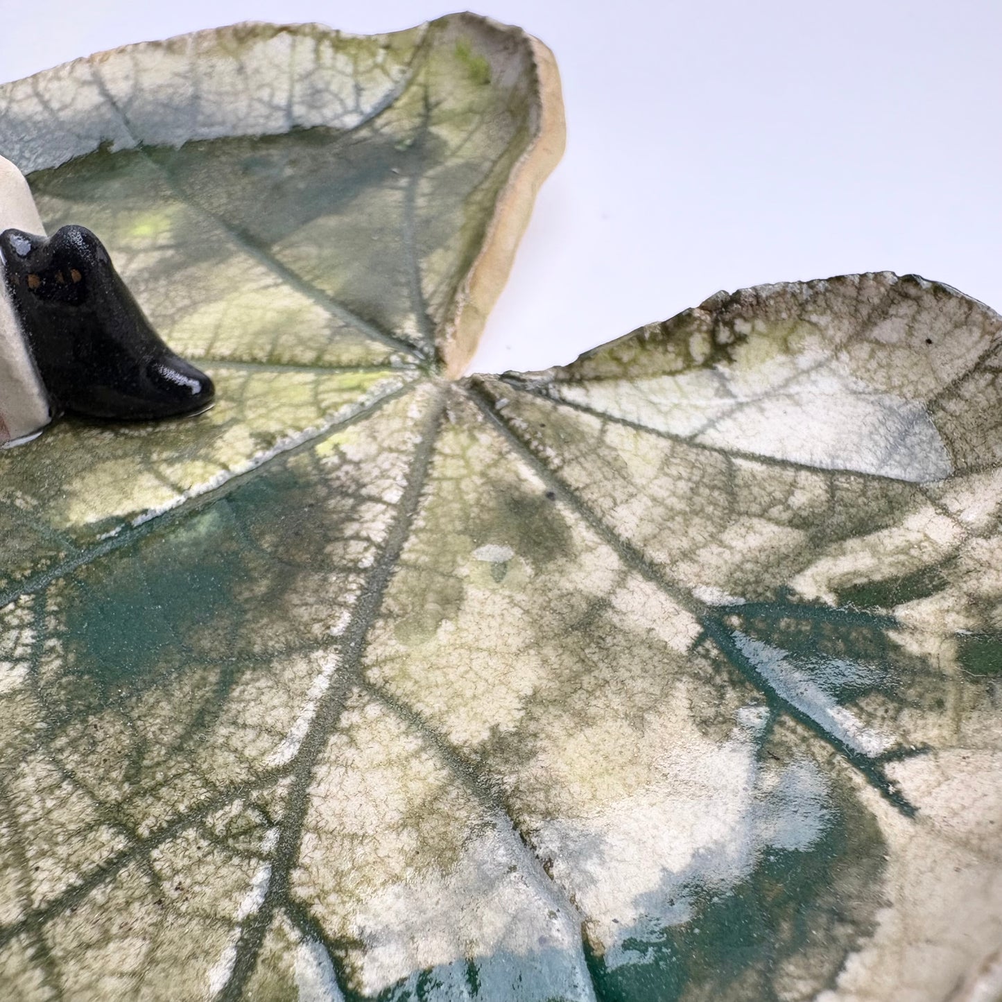 Handmade Ceramic Malva Leaf Dish with Mini House & Cat — Nature-Inspired Trinket Plate