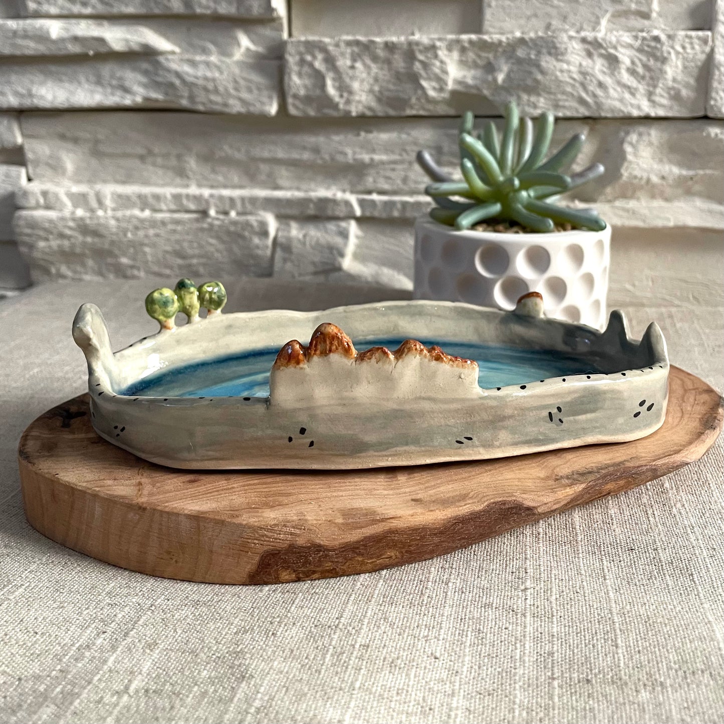 Handmade Ceramic Cat Dish – Unique Cat-Shaped Landscape Tray