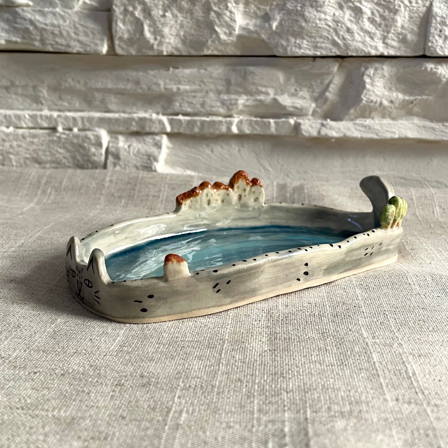 Handmade Ceramic Cat Dish – Unique Cat-Shaped Landscape Tray