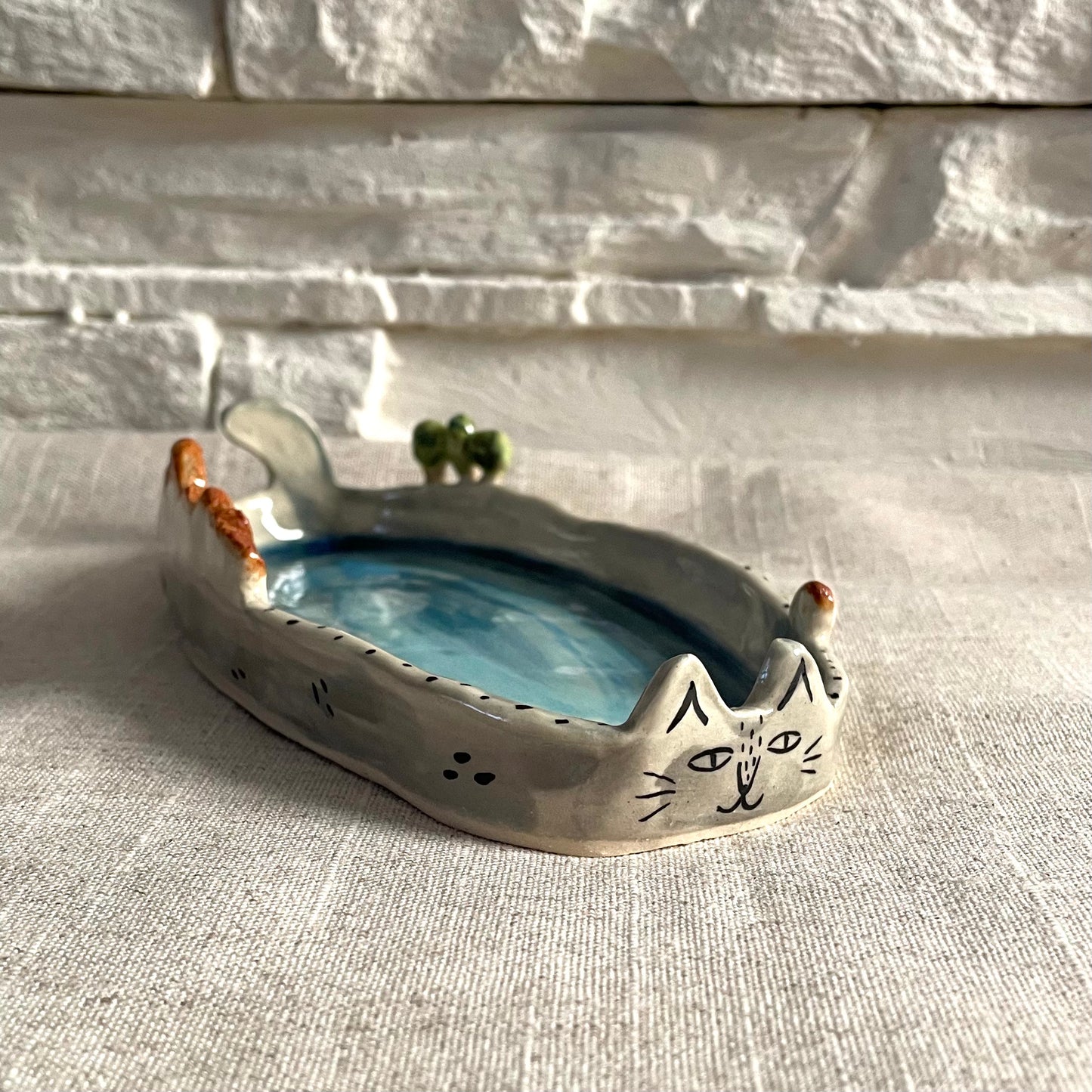 Handmade Ceramic Cat Dish – Unique Cat-Shaped Landscape Tray