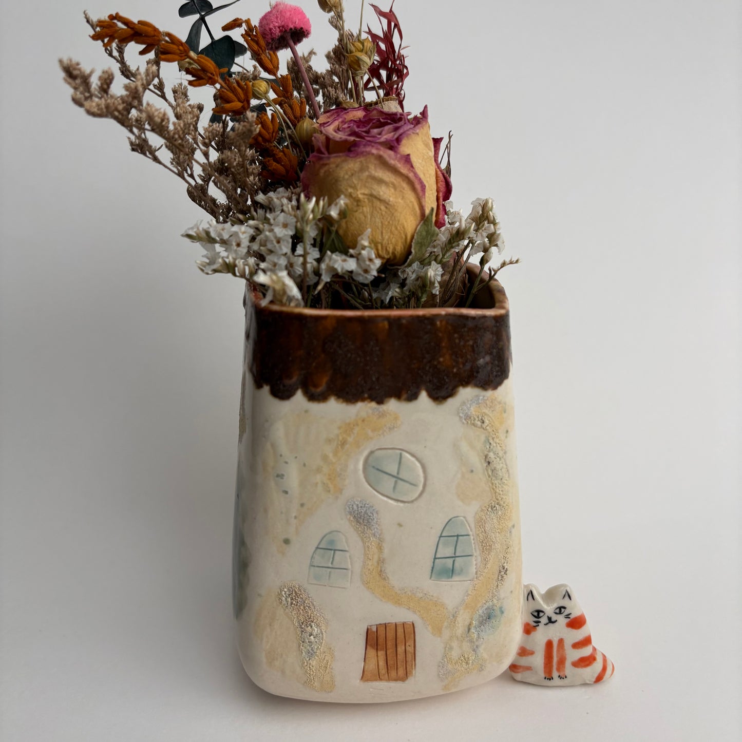 Medium Ceramic House-Shaped Vase with Cat