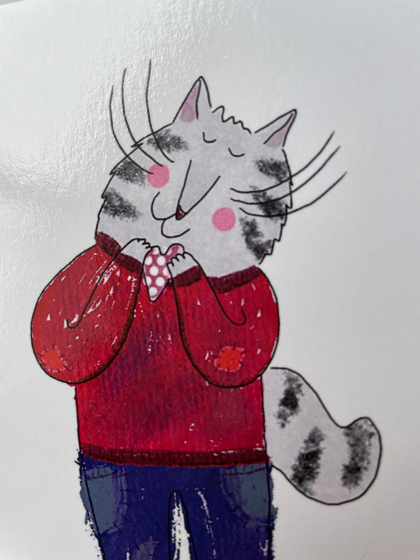 Cat holding a heart: Greeting card