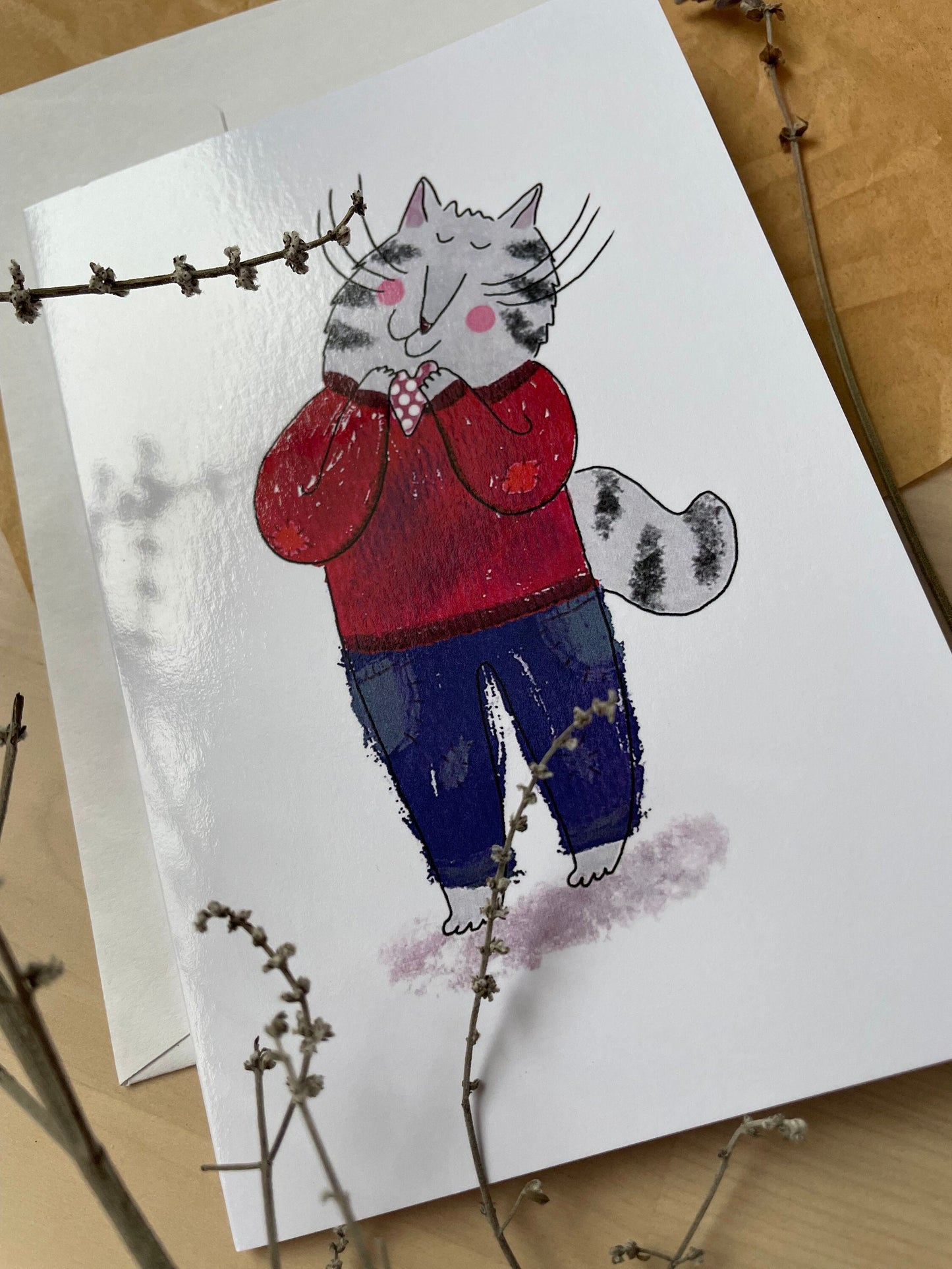 Cat holding a heart: Greeting card